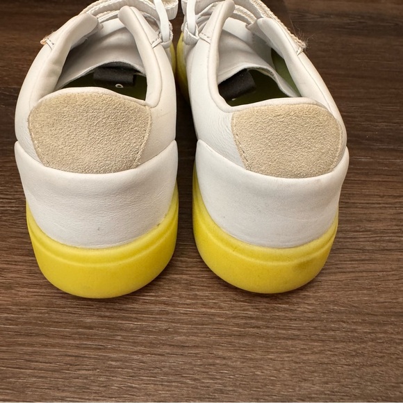 Adidas super sleek sneaker w/ Velcro - Picture 11 of 12